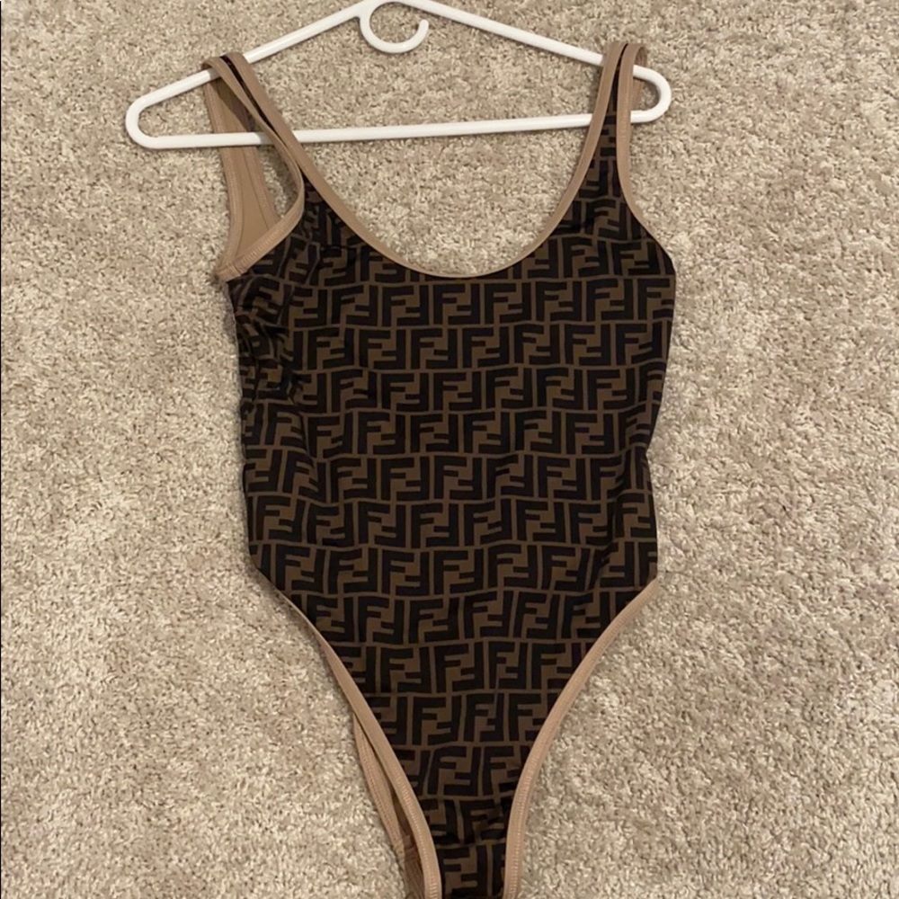 ❌SOLD❌ Reversible Fendi one-piece swimsuit 100% A - Picture 6 of 13